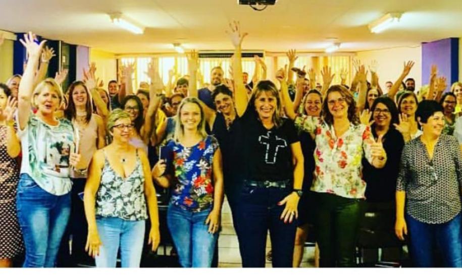 Professora Jéssica Pieri, nova chefe do NRE Londrina, e equipe.