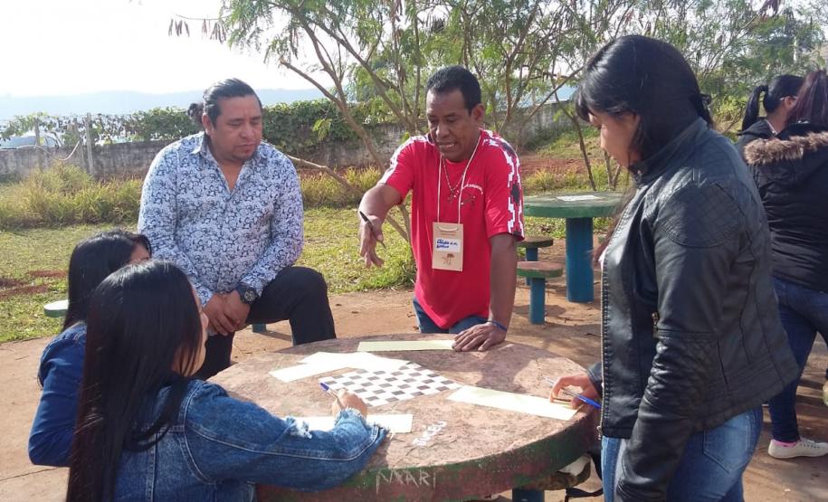 Formação para profissionais das escolas indígenas