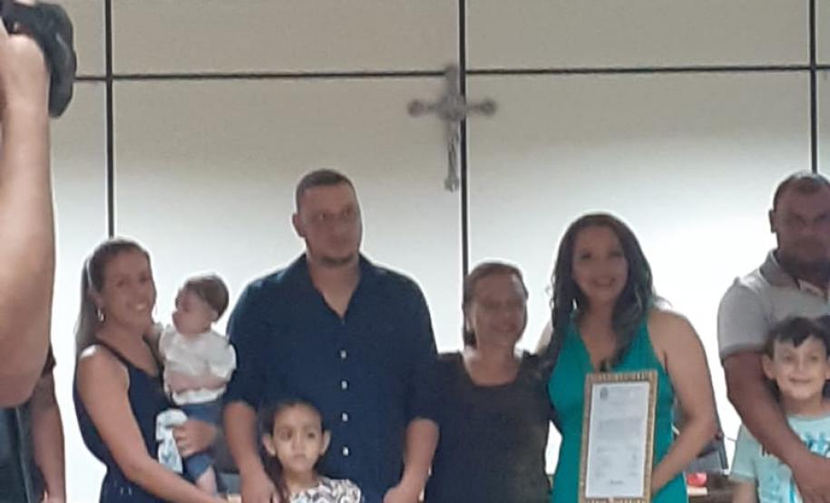 Professora-escritora de Alvorada do Sul é homenageada pela Câmara Municipal da cidade